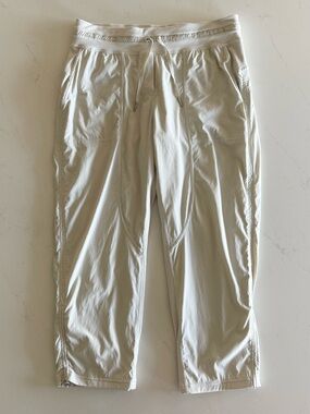 lululemon dance studio 25” *lined